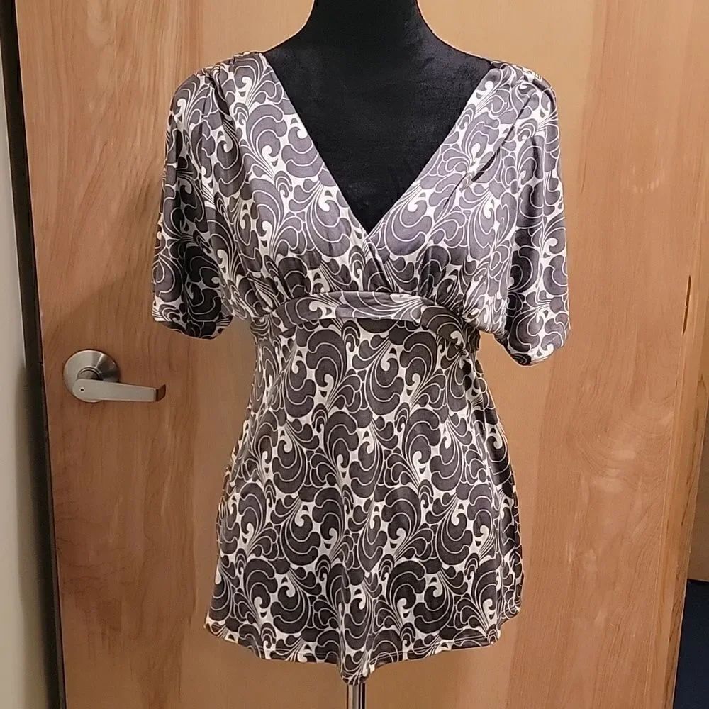 WHBM 100% silk print short sleeve blouse sz S